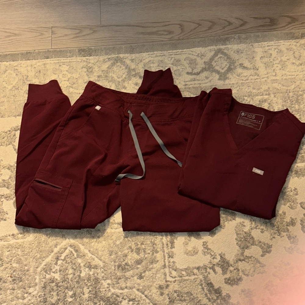 Figs Set Zamora and Catarina Burgundy